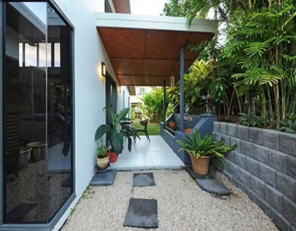 Hilltop Views - Cannonvale