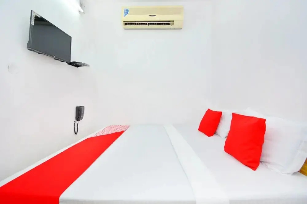 White House Continental by OYO Rooms