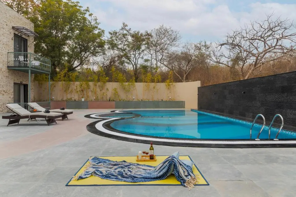 SaffronStays Pristine Manor - 8-BR Udaipur villa with private pool, garden, and event space near Fateh Sagar Lake