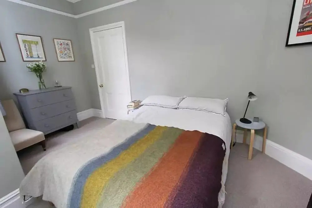 Spacious 3 Bedroom Home In North London