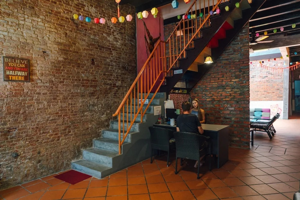 Chateau One - Hostel