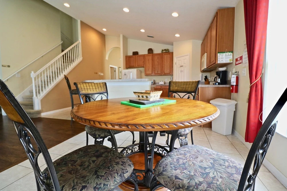 Perfect Large Gated Home w/ Pool Near Golf Course