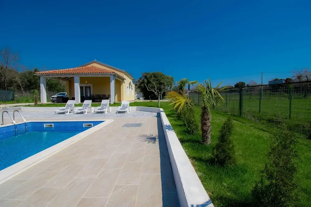 Villa for 6 persons with private pool, parking and garden in Rovinj