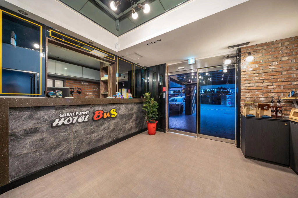 Bus Hotel
