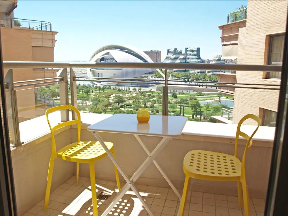 ApartUP Yellow Opera View