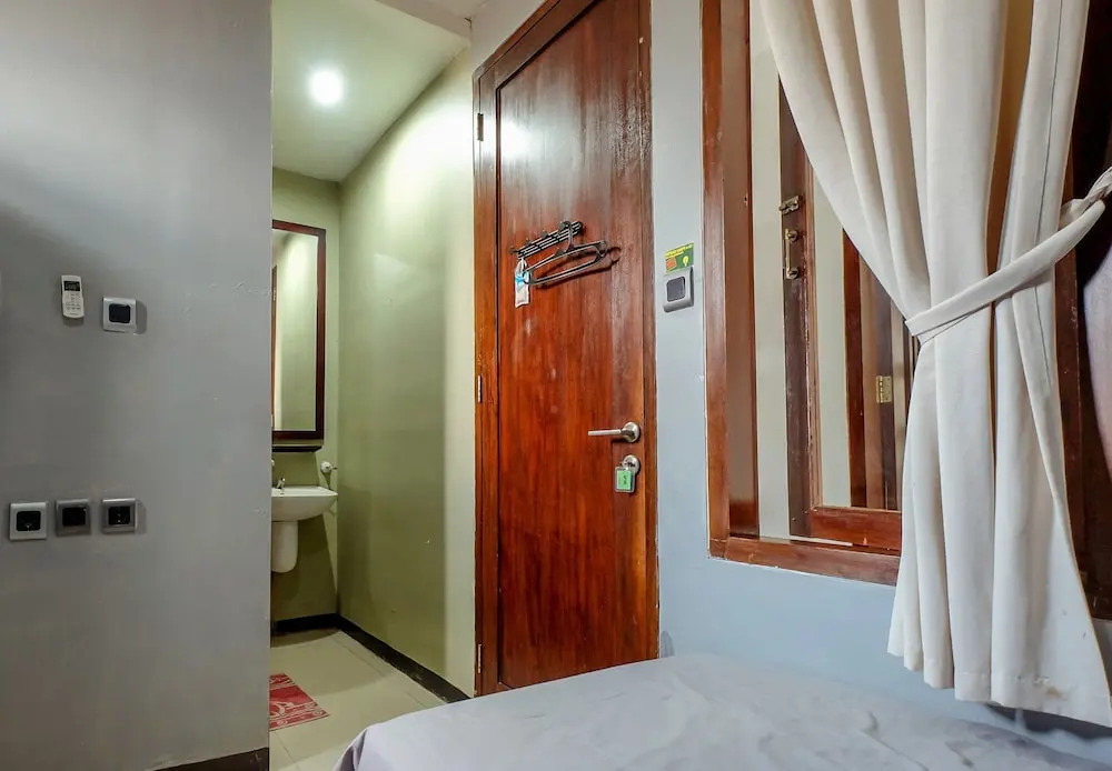 ZEN Rooms Basic Sultan Tirtayasa