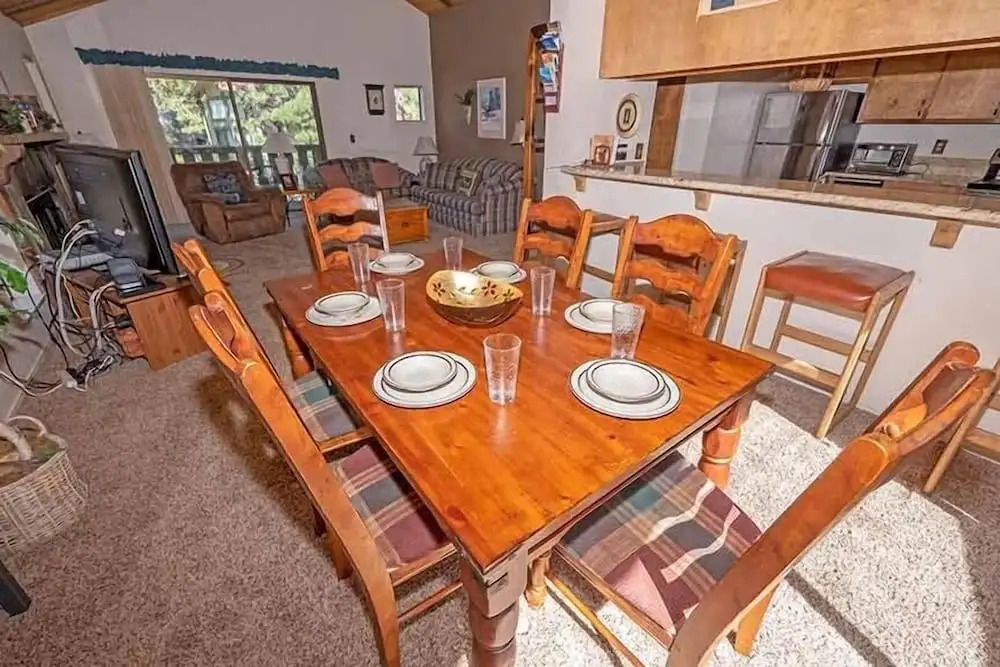 3407 Pine Hill 2 Bedroom Home by RedAwning