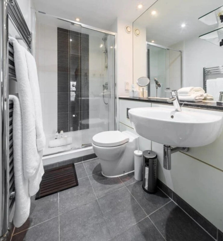 London Bridge 2bed2bath Apt, 4mins to Tube