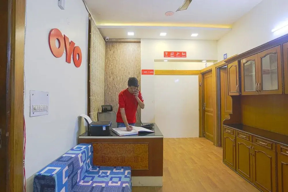 Oyo 41667 Paschim Vihar Inn