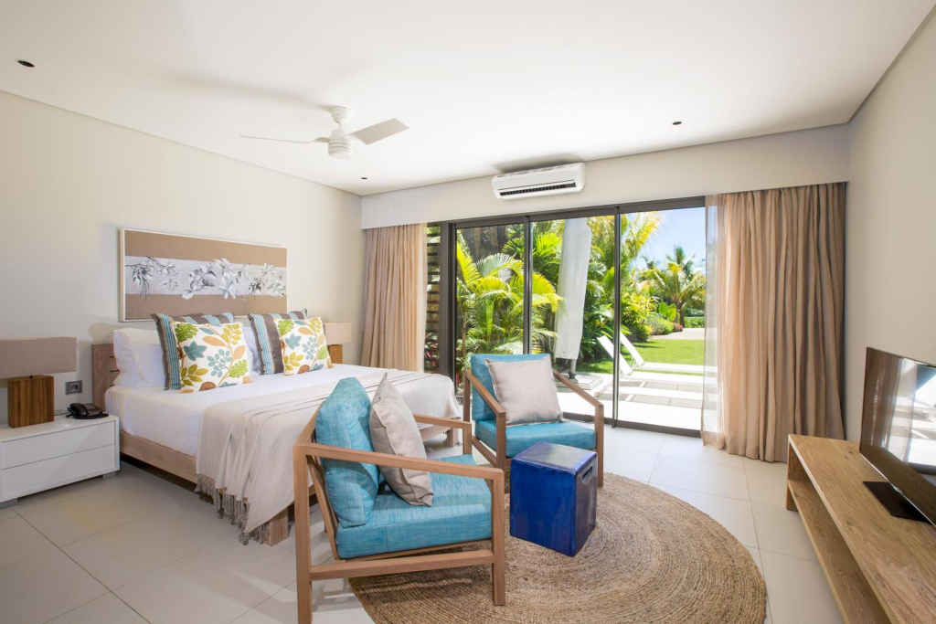 The Bay Club at Anahita