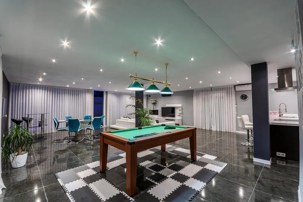 Luxurious Villa .2 Swimming Pools 200 M. From The Beach 1 Climatized