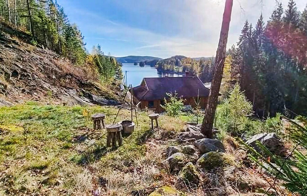 3 Bedroom Stunning Home In Drangedal