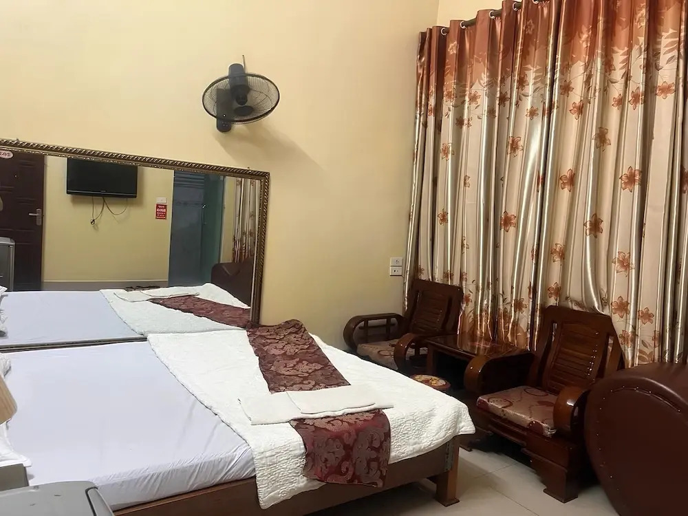 Hoàng Gia Hotel -150 Nghi Tàm HN - by BAY LUXURY