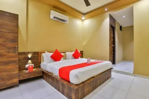 Somchandra Hotel By OYO Rooms
