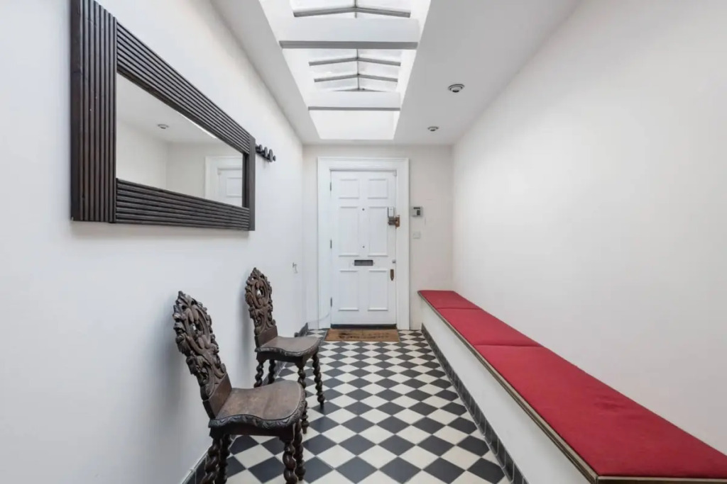 The Heart of Chelsea - Modern & Bright 3BDR Home with Gym, Parking & Patio