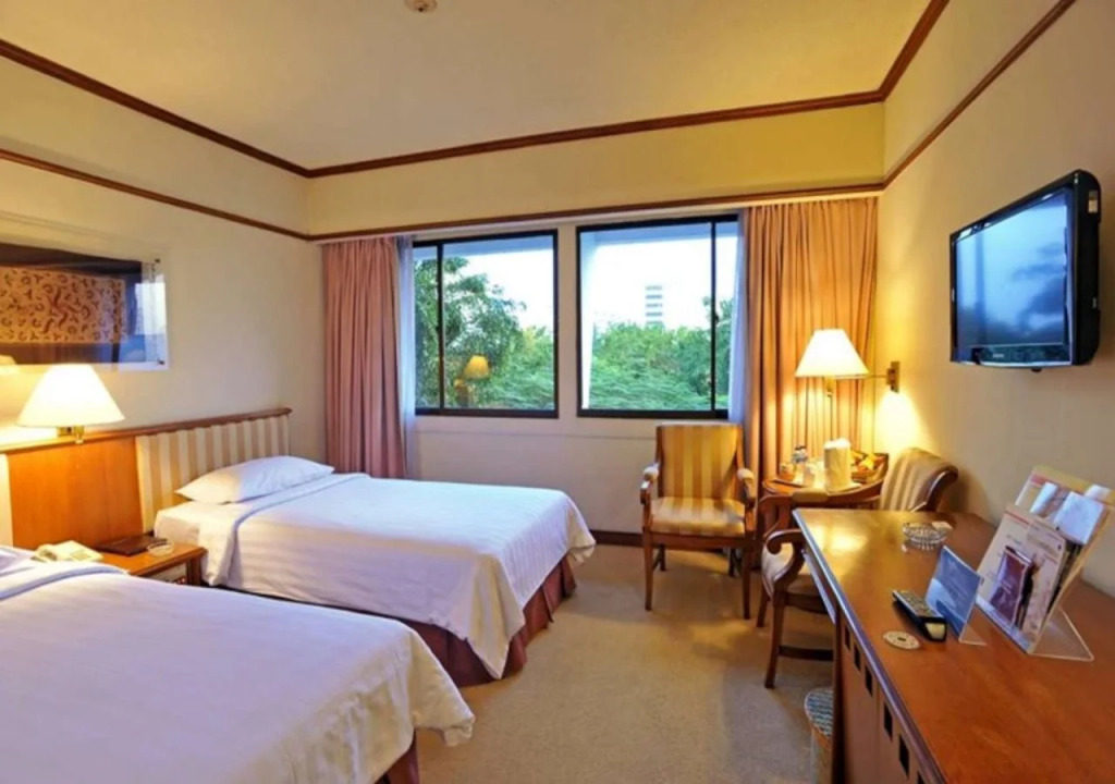 Elmi Hotel