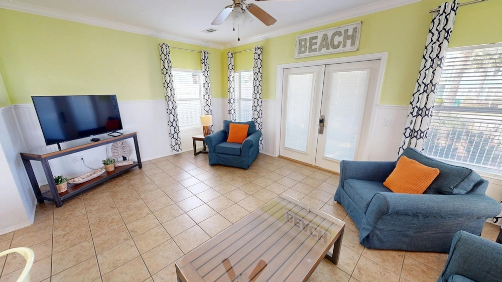 Toes In The Sand 4 Bedroom Home