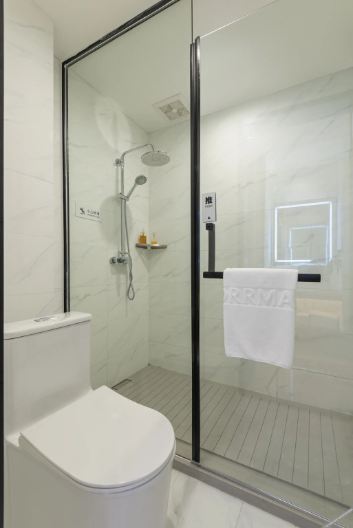 Ziheng Light Luxury Hotel (Guiyang Huaxi District Government University Town)