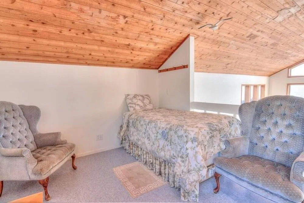 Ocean View and Clawfoot Tub - Charming Coastal Retreat