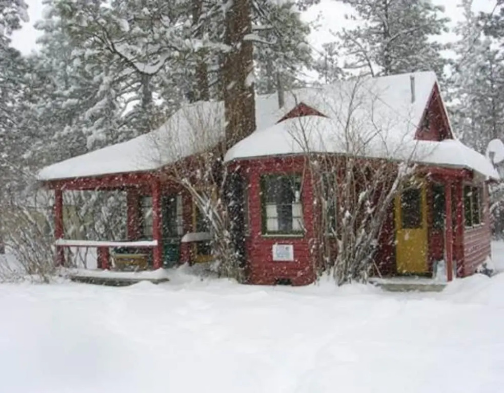 A Sweet Pine Cabin -  3Br/1BA/WiFi/Roku/Netflix