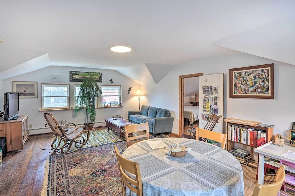 New York Vacation Rental w/ Smart TVs & Cable