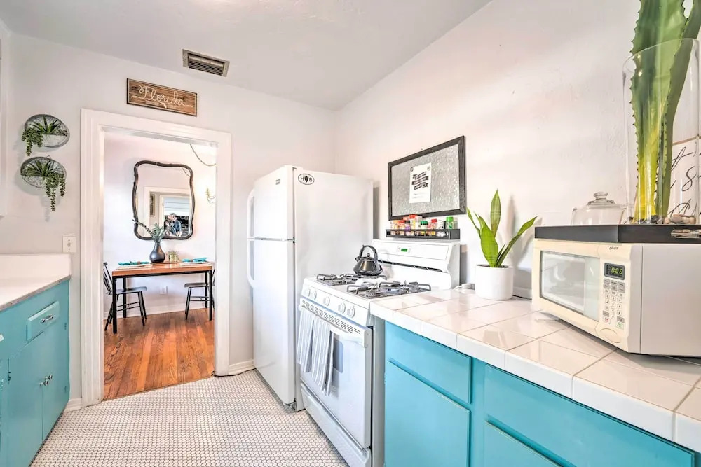 ~ 12 Mi to Disney: Downtown Winter Garden Cottage!