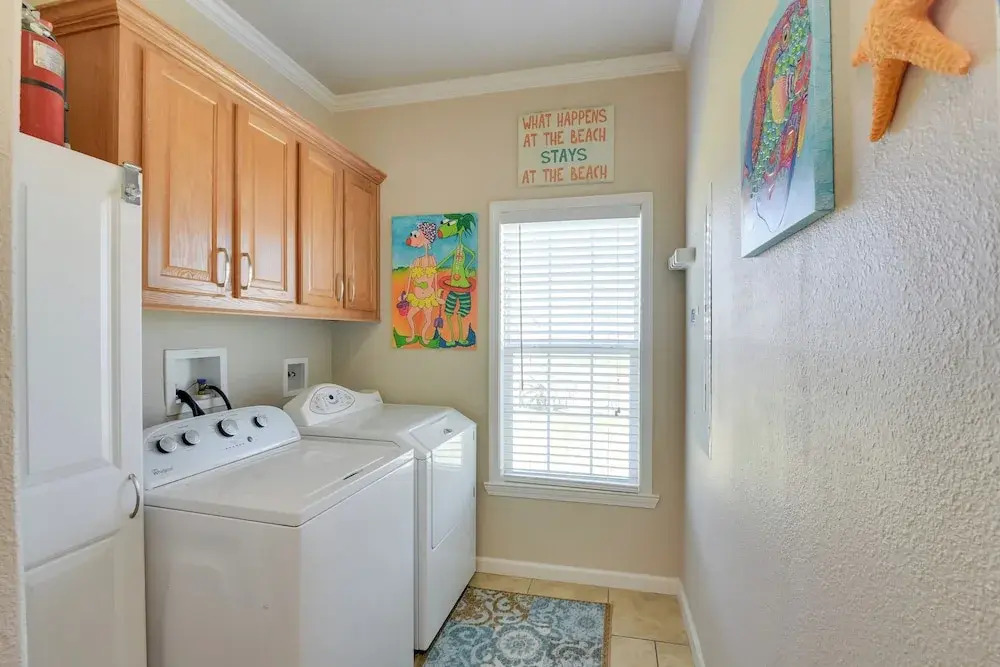 Walk to Shore! Coastal Family Gem in Crystal Beach