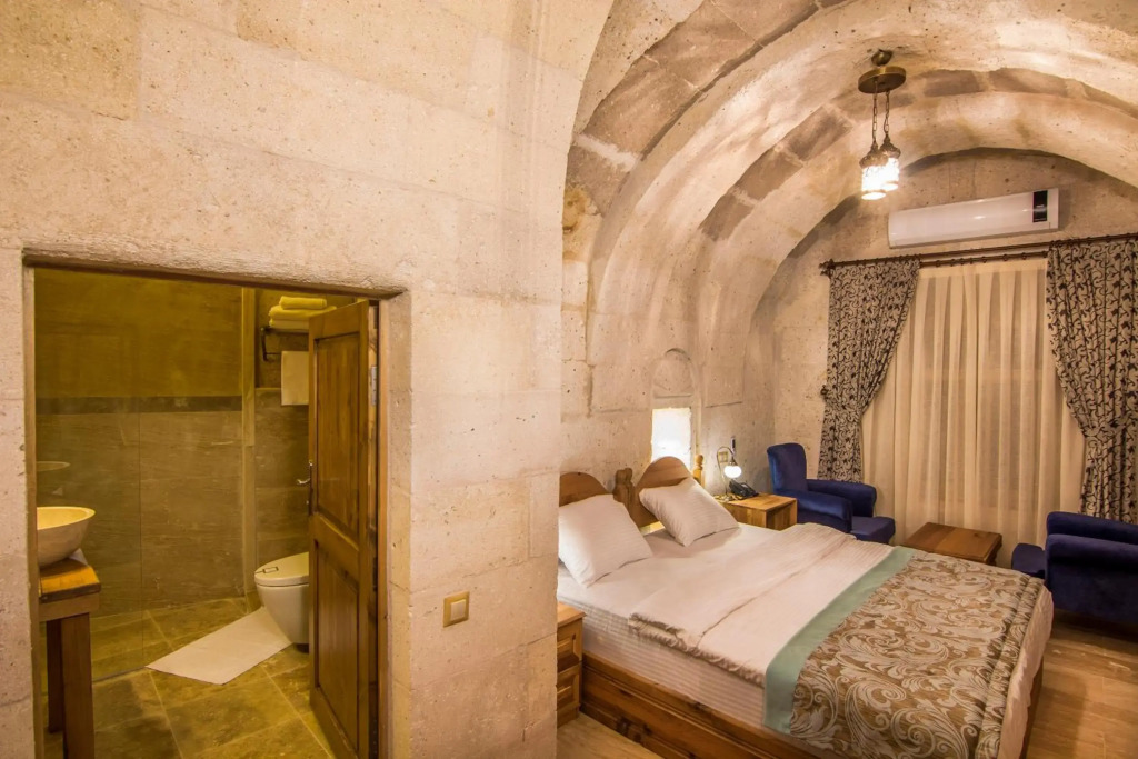 Caldera Cave Hotel