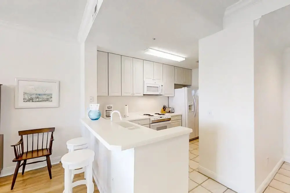 Beautiful Oceanfront Getaway W/shared Pool, Central AC, Elevator, & W/D