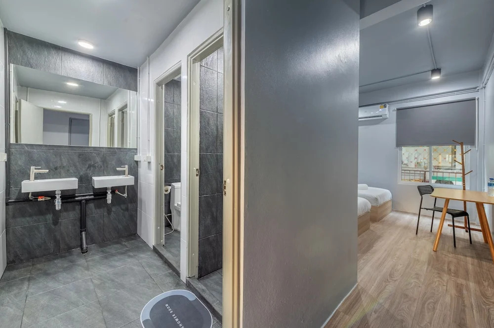 Ti Thong Hostel