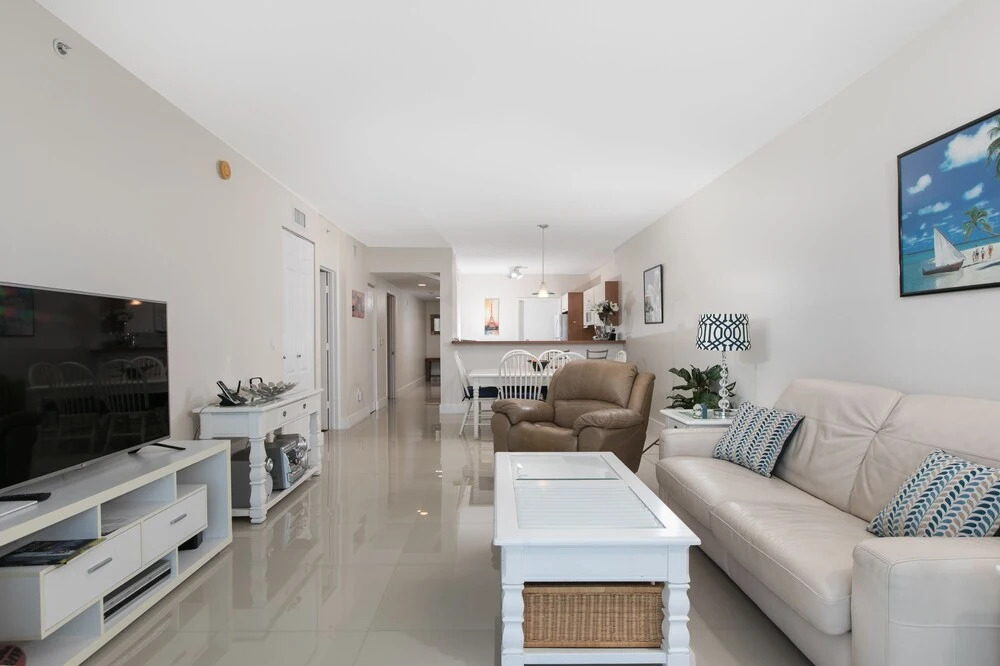 Le Marina Bay 1009 by Go Florida Condo, Sunny Isles