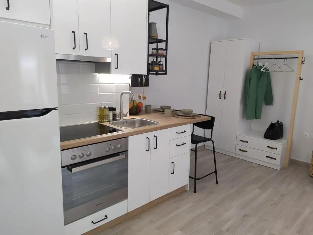 roomaki -tasteful studio in the center w/ parking