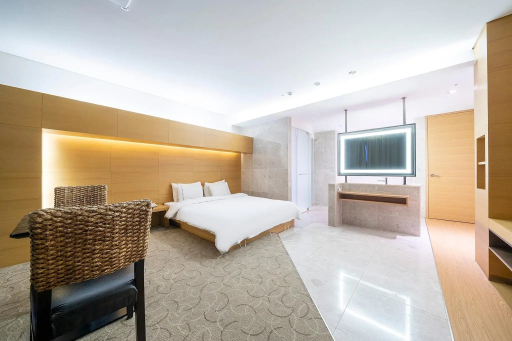 Business Design Hotel LUV