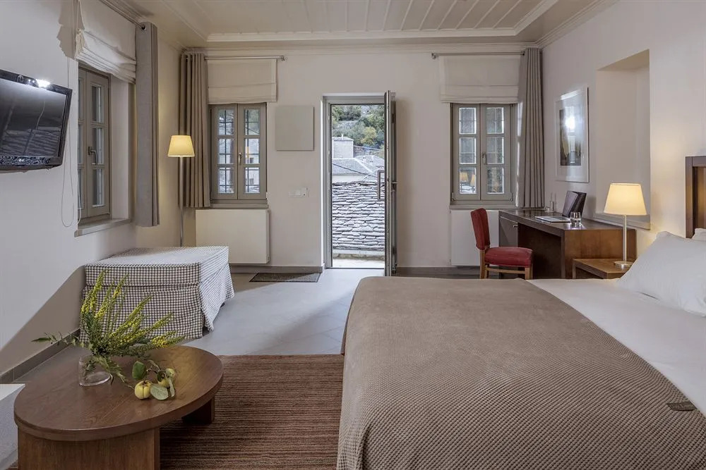 Monopatia Resort