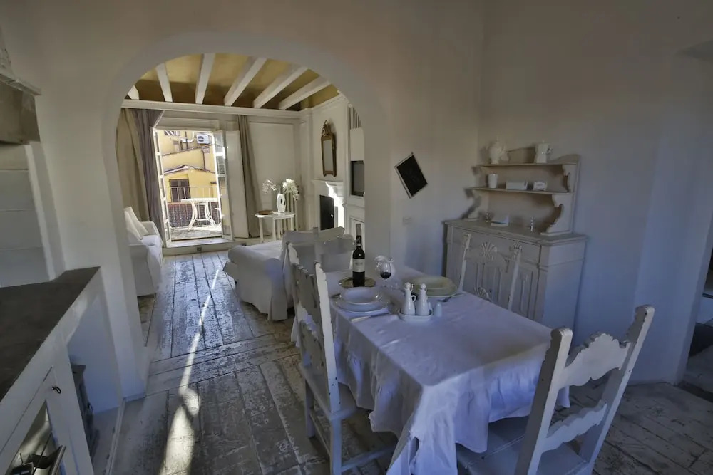 White Home by Mmega