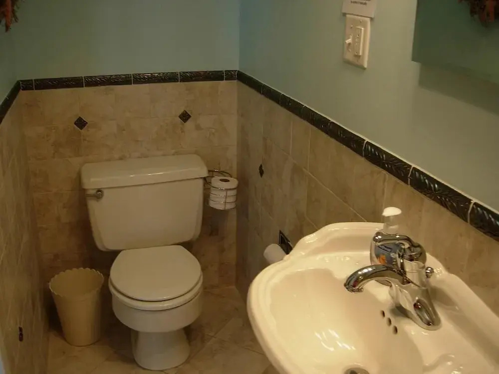 Mariners Court 221