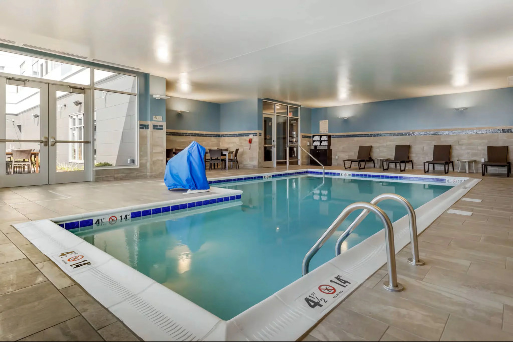 Holiday Inn Express Bettendorf - Davenport NE by IHG