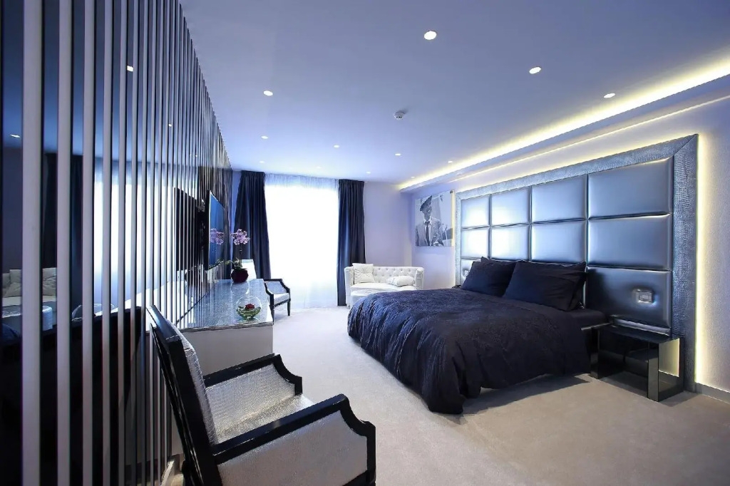 Hotel 9