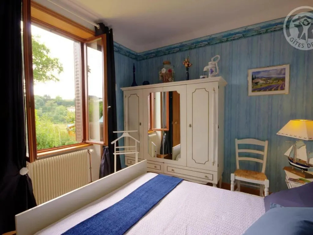 Gîte Charmant avec Terrasse et Jardin, Animaux Bienvenus - FR-1-496-90