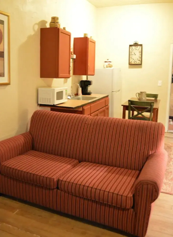 Holly Inn Suites