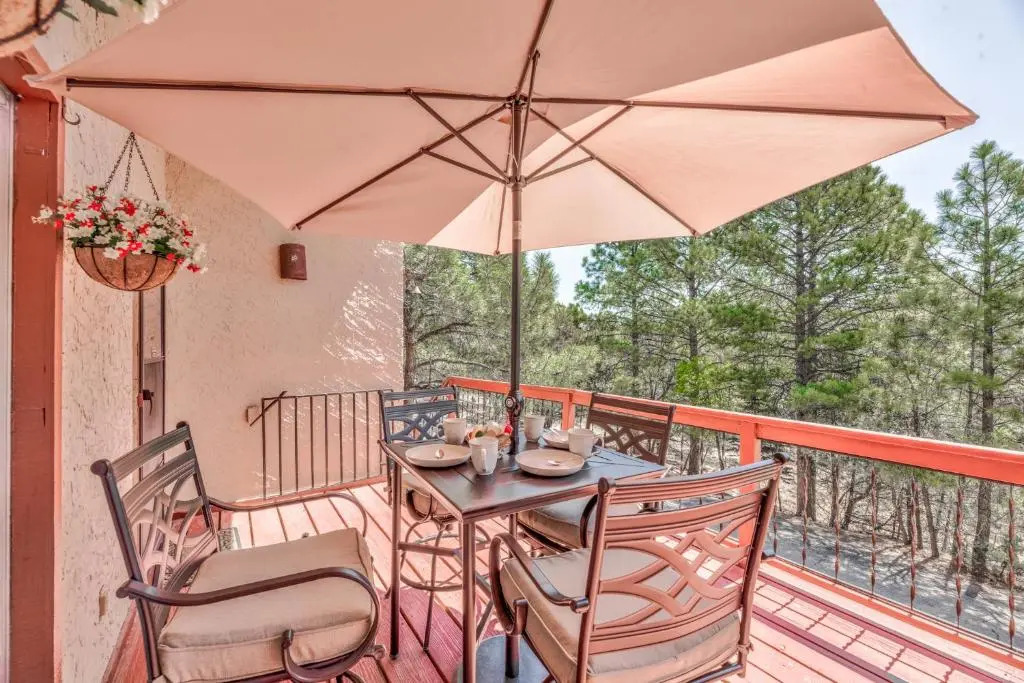 Cozy Up Haus, 3BRs, Game Room, Deck, Wi-Fi, Sleeps 8