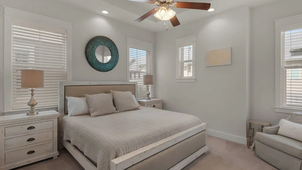 Modern Comfort + Resort Style Pool: Perfect Prominence Location for 10