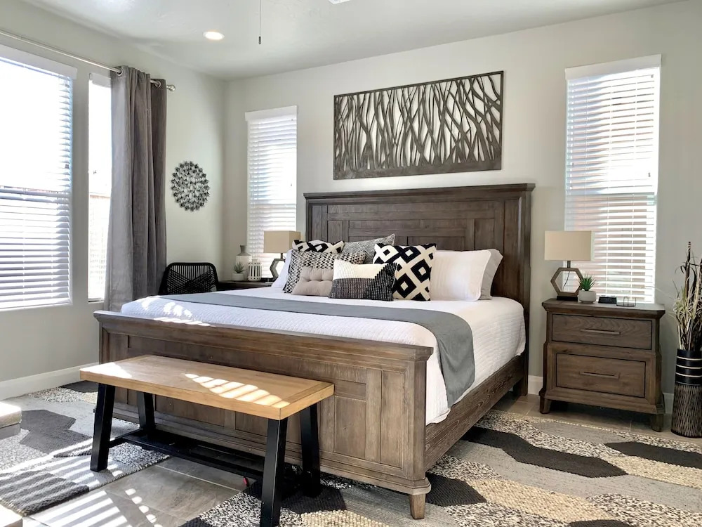 Desert Living 5 Bedroom Home by RedAwning