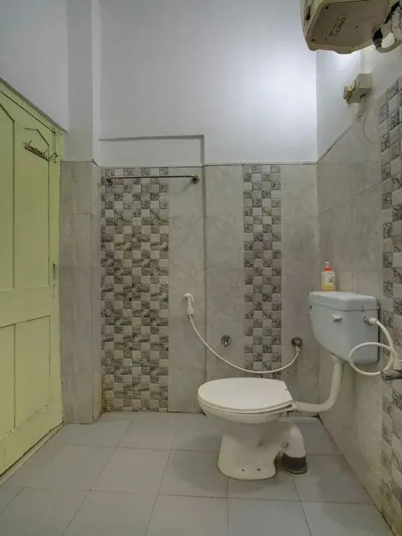 Executives Palace by OYO Rooms