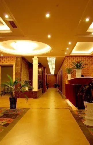 Super 8 Collection Hotel (Chongzhou Government Center Square)