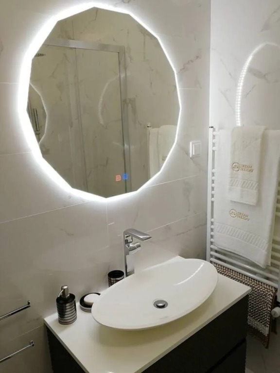 2 Bed Flat - Sleeps 6 - Pool - Parking - Wifi