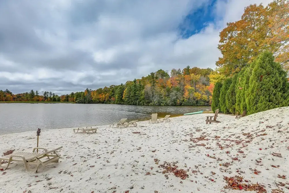 Woodland Gem w/ Pool Access: Linville Land Harbor