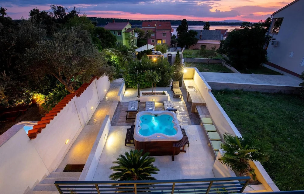 Awesome Home in Barbat with Hot Tub, WiFi, 4 Bedrooms