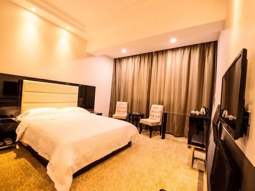 ChonpinesHotel