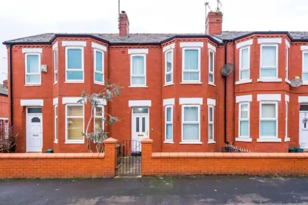 Spacious 4-Bed House Manchester